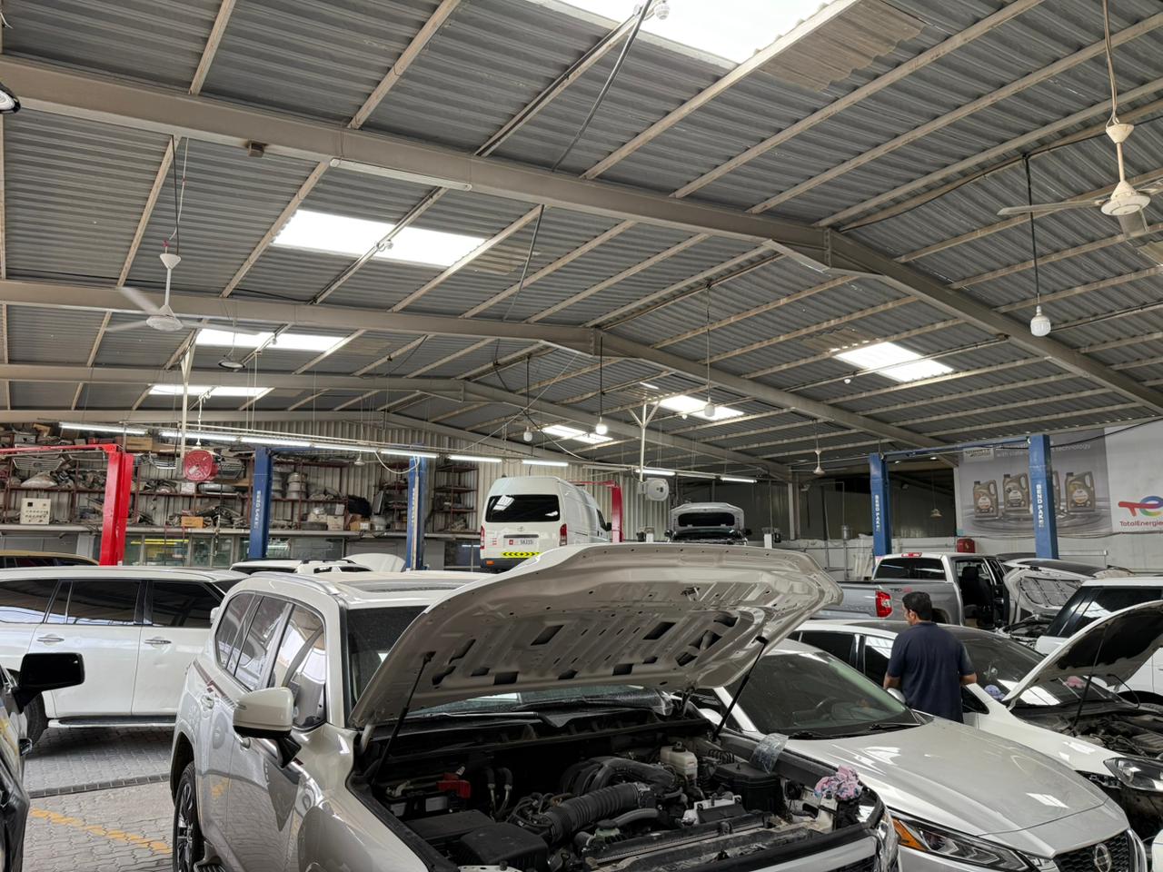 World Link Auto Centre L.L.C Br 3